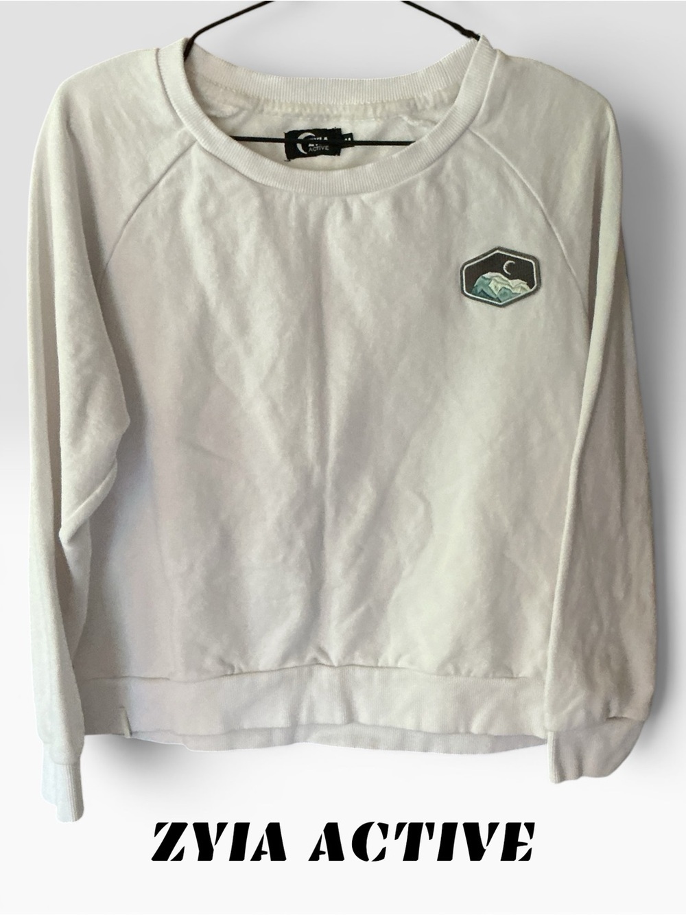 🌼Zyia Active Crewneck Sweatshirt with Crest Patch